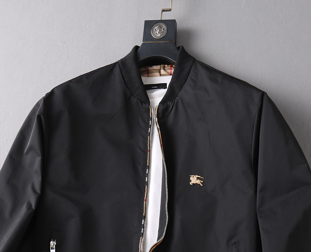 Hoodies & Sweatshirts