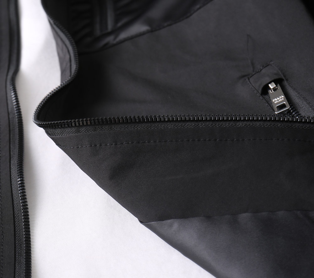 Hoodies & Sweatshirts