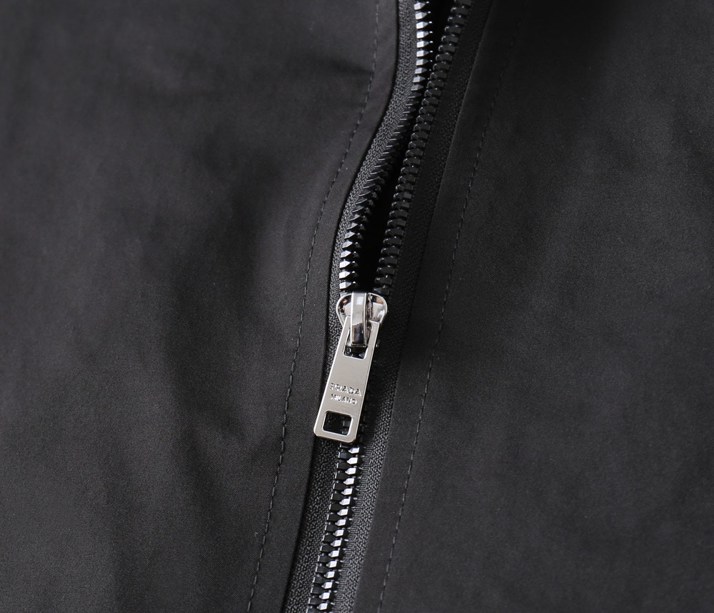 Hoodies & Sweatshirts