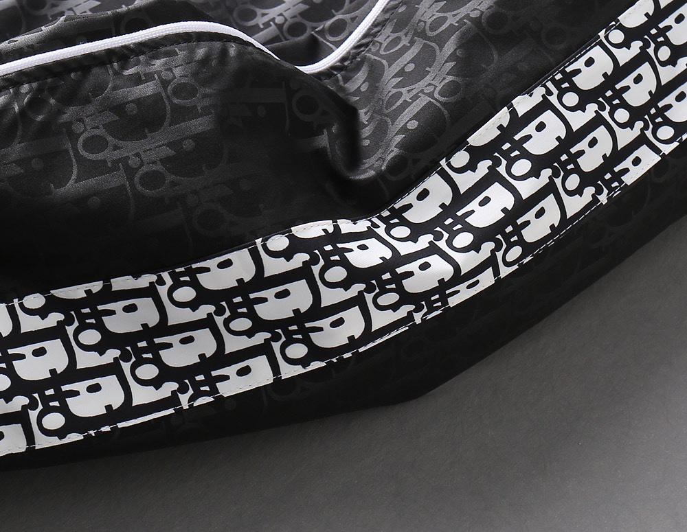 Hoodies & Sweatshirts