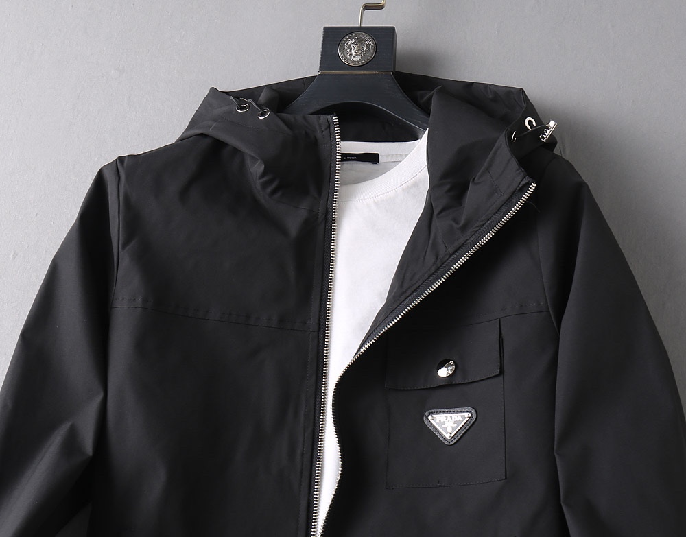 Hoodies & Sweatshirts