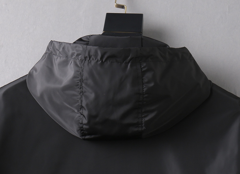 Hoodies & Sweatshirts