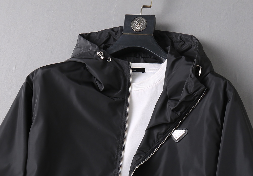 Hoodies & Sweatshirts