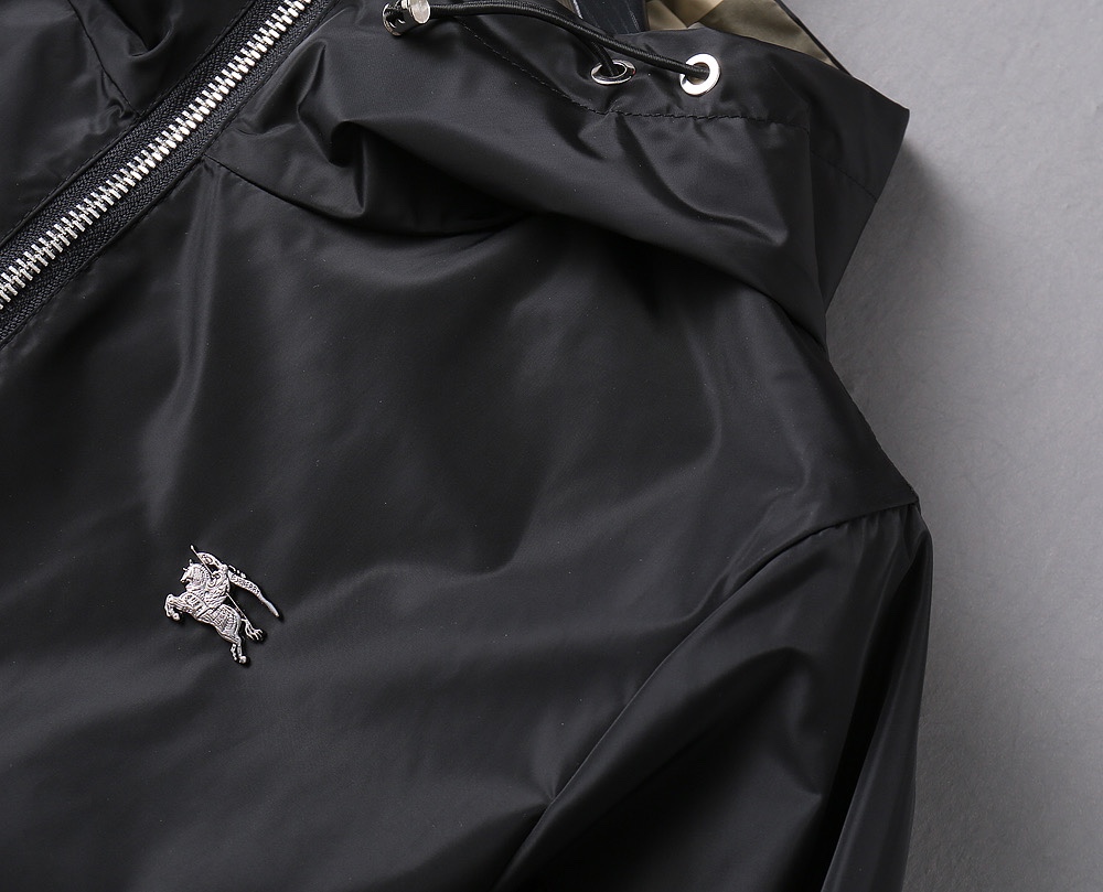 Hoodies & Sweatshirts