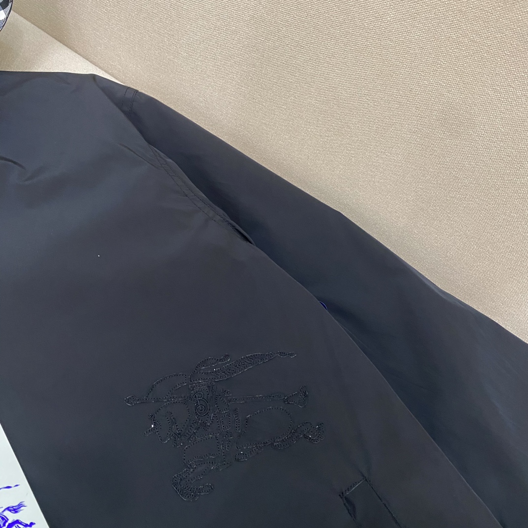 Hoodies & Sweatshirts