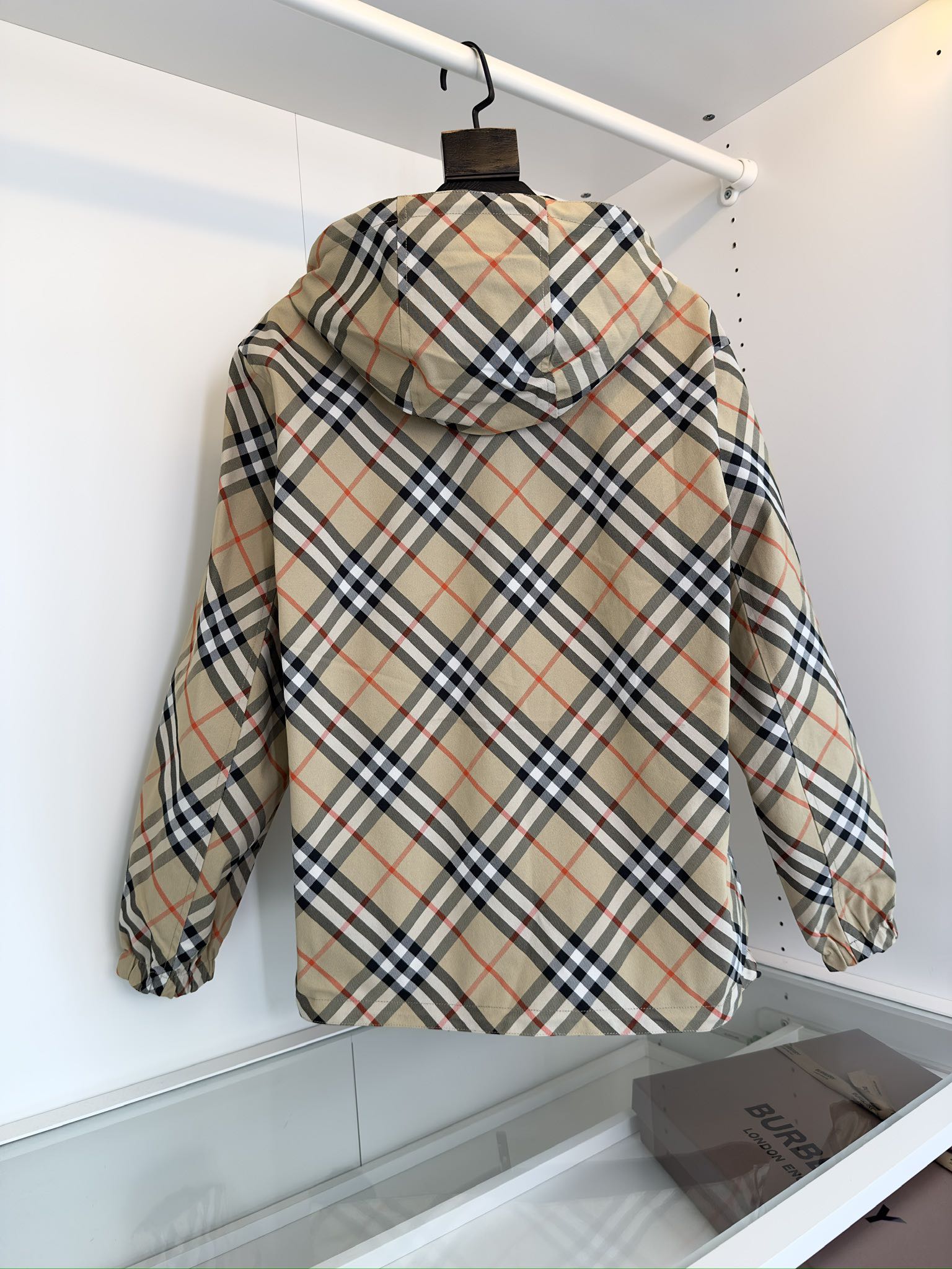 Hoodies & Sweatshirts