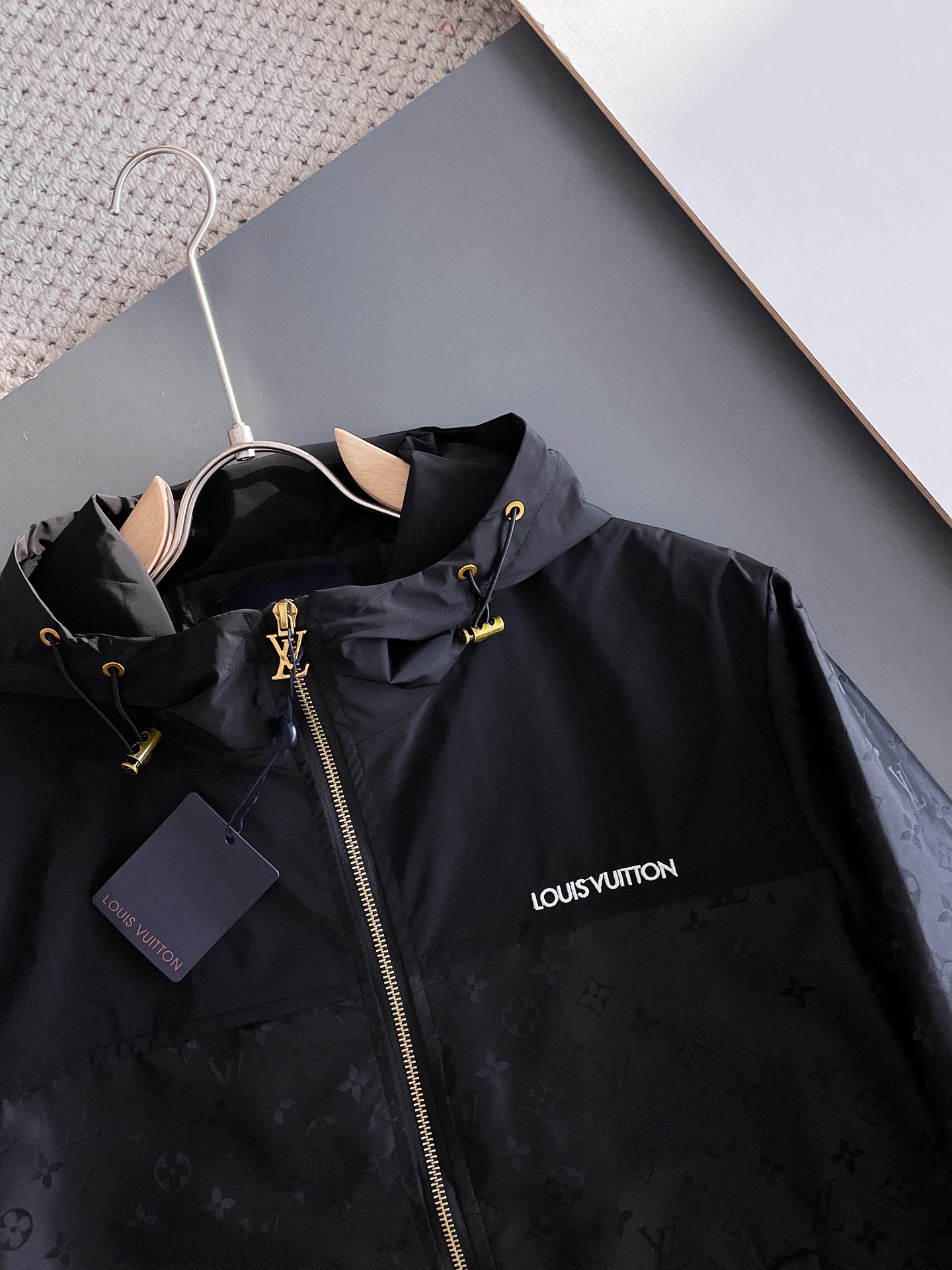 Hoodies & Sweatshirts