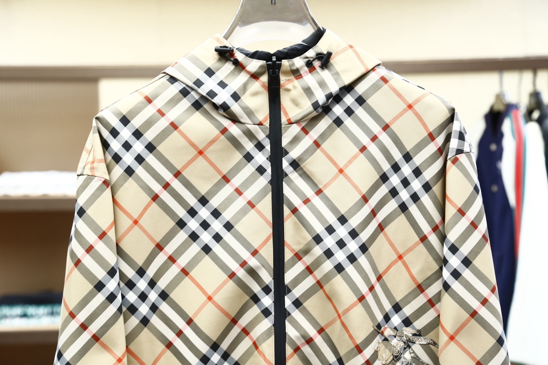 Hoodies & Sweatshirts