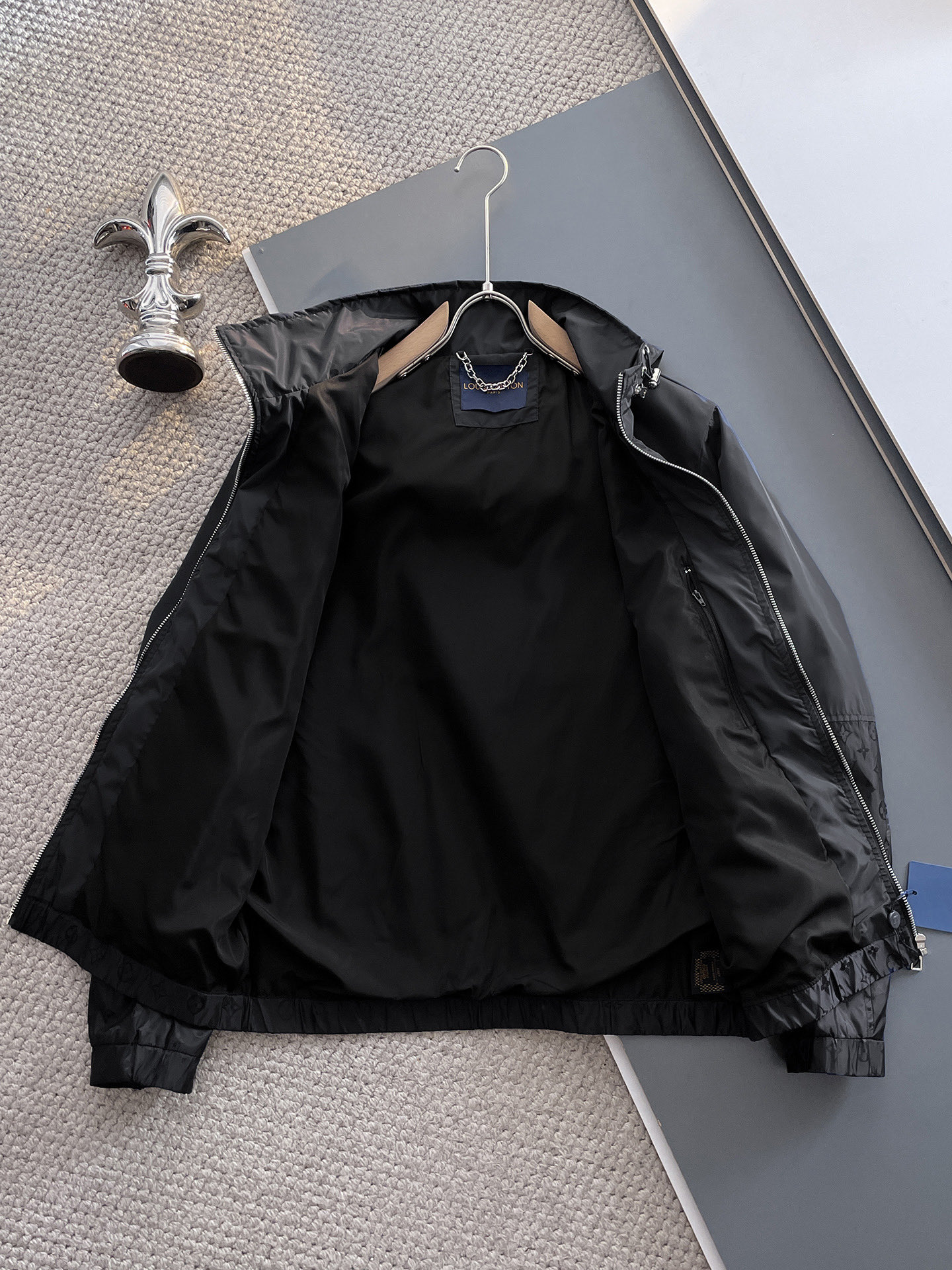 Hoodies & Sweatshirts