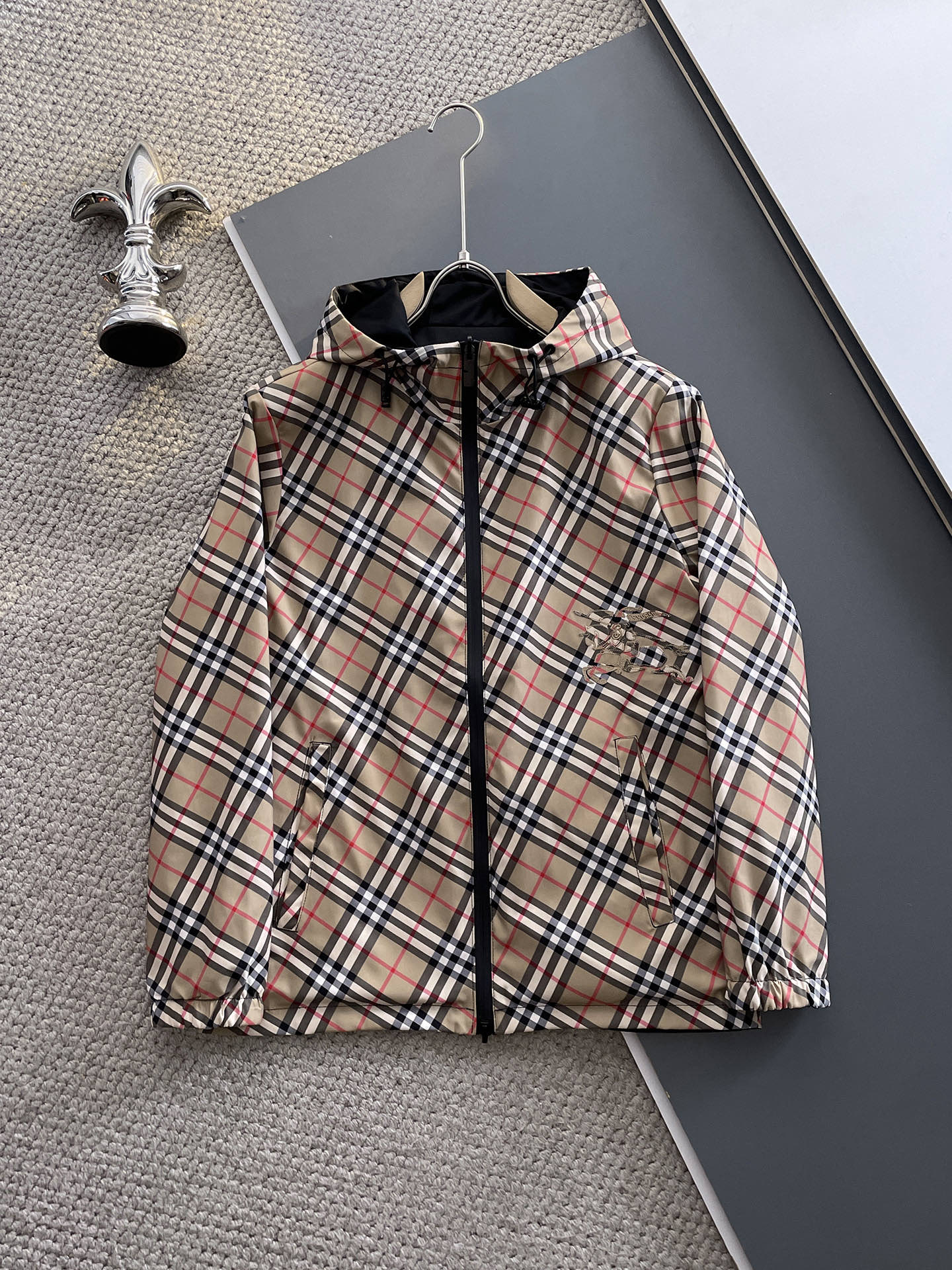 Hoodies & Sweatshirts