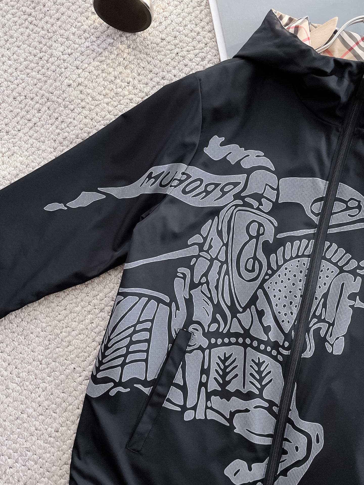 Hoodies & Sweatshirts