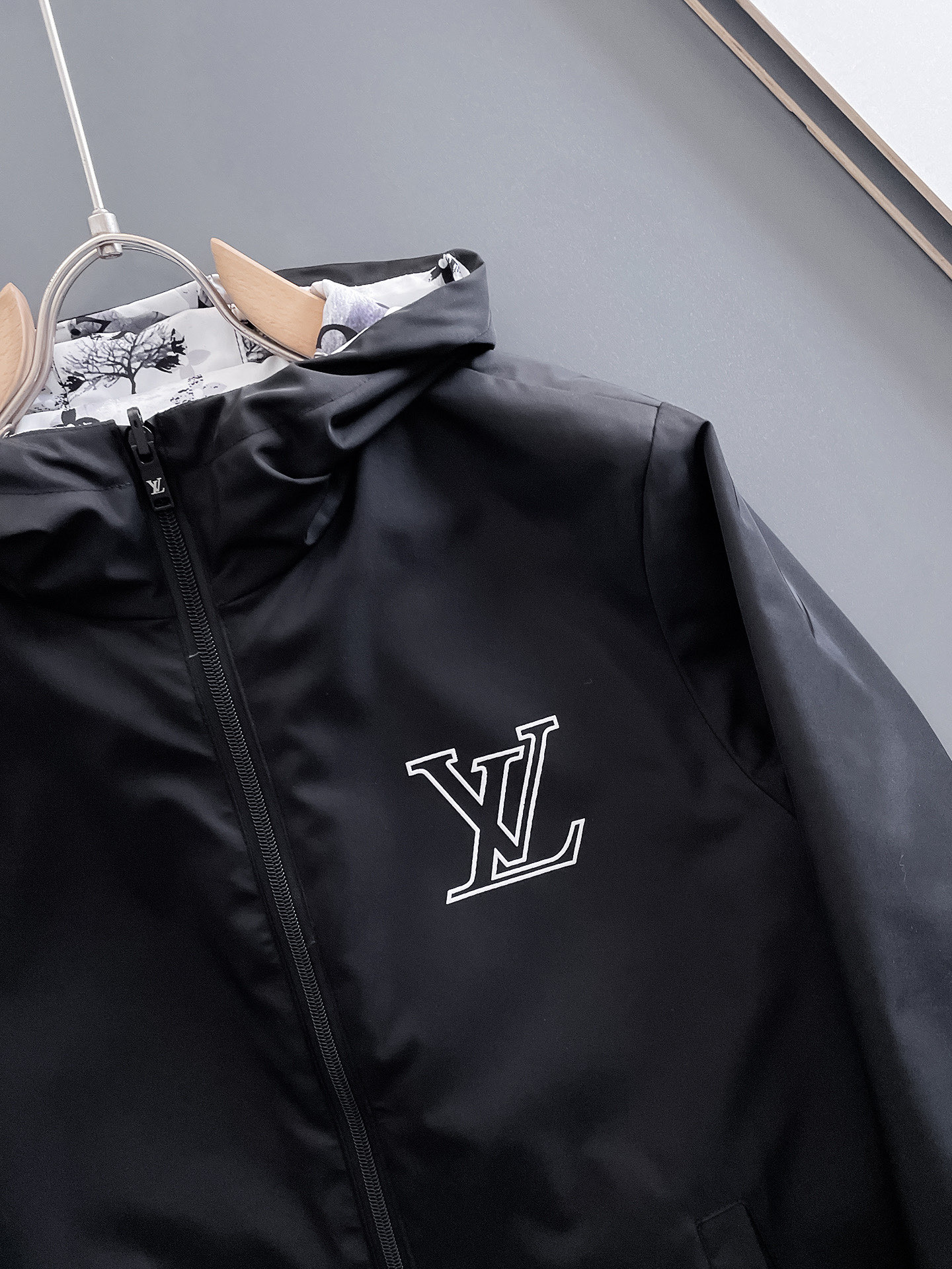 Hoodies & Sweatshirts