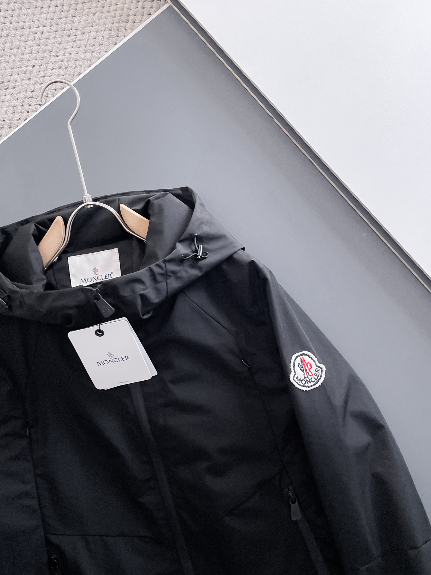 Hoodies & Sweatshirts