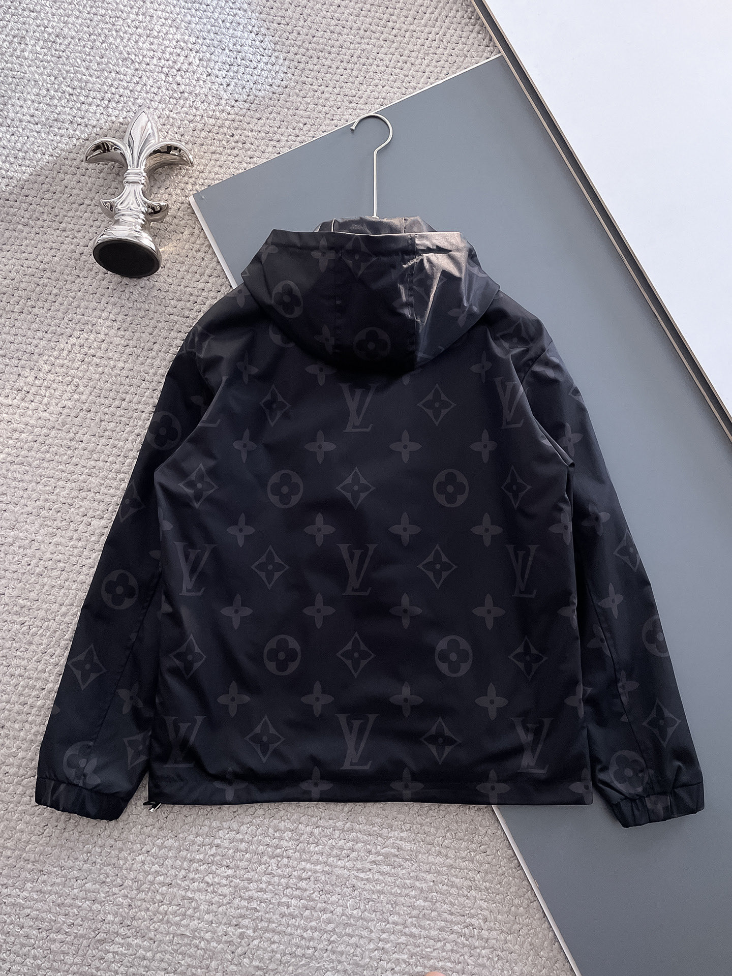 Hoodies & Sweatshirts