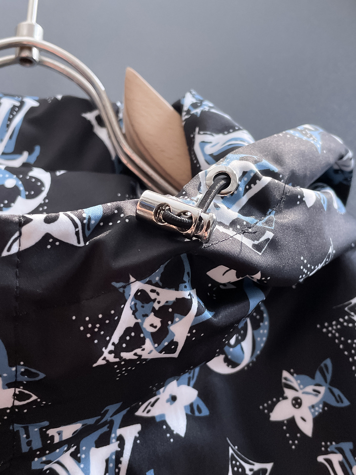 Hoodies & Sweatshirts