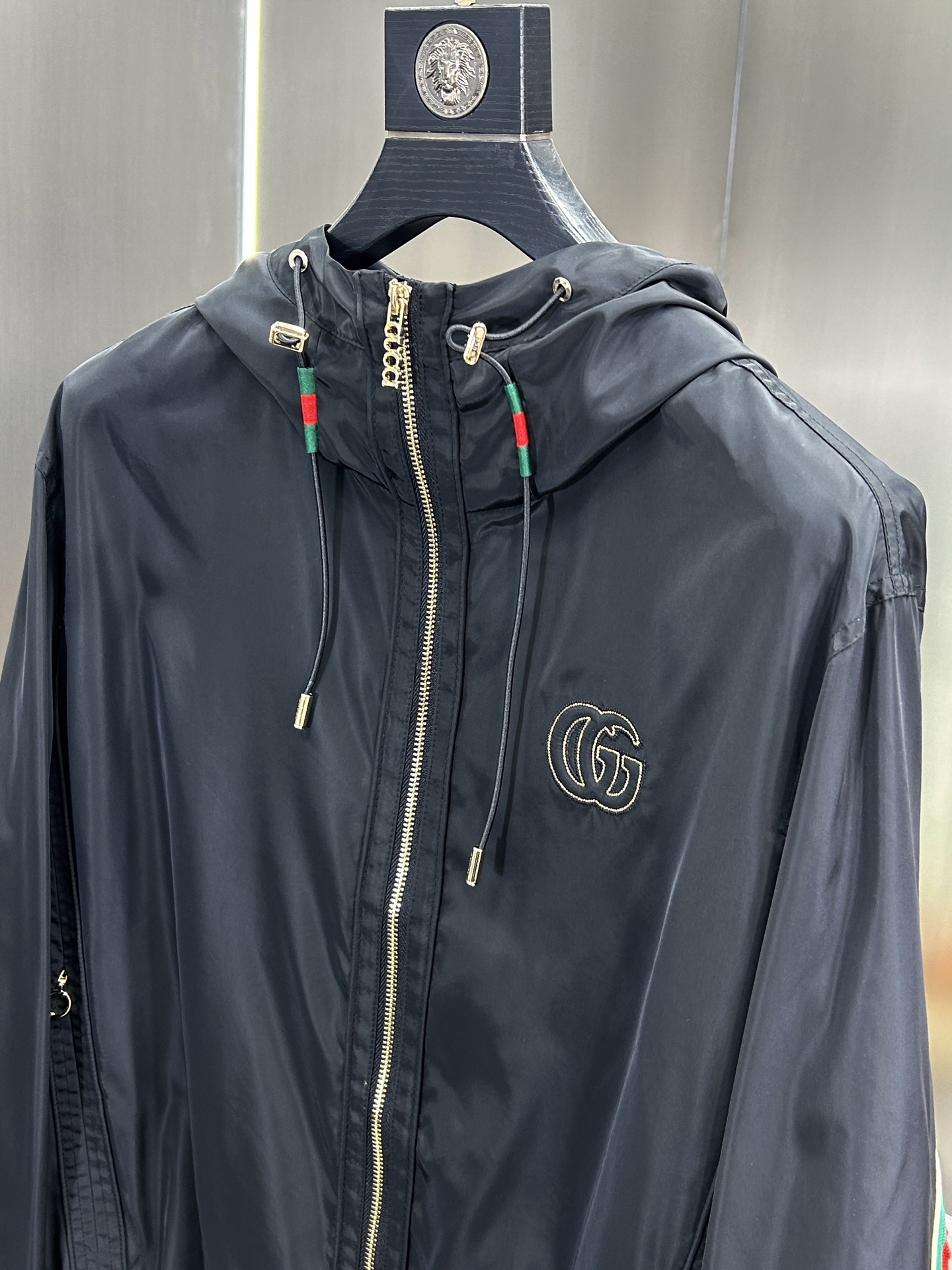 Hoodies & Sweatshirts