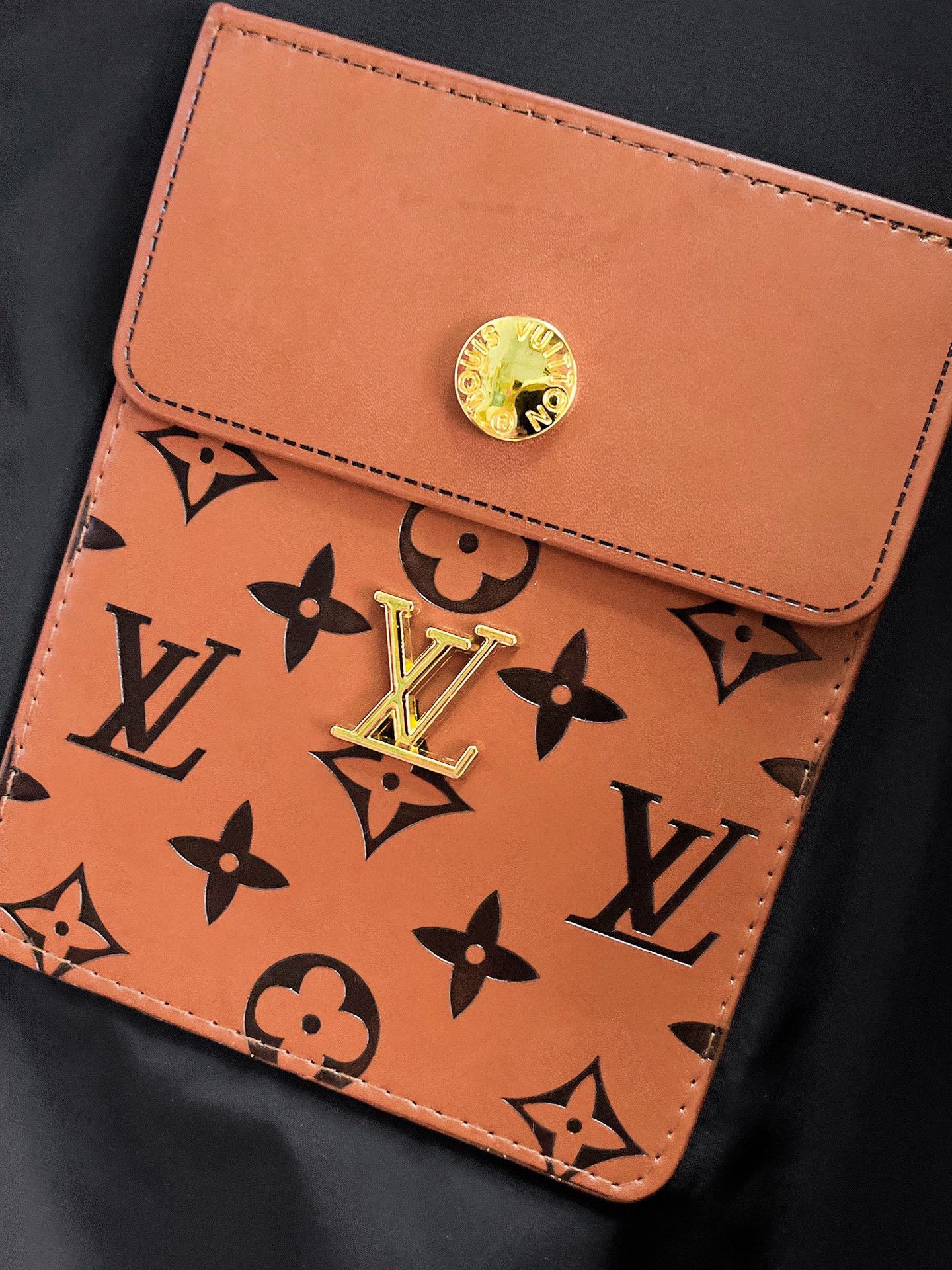 Hoodies & Sweatshirts