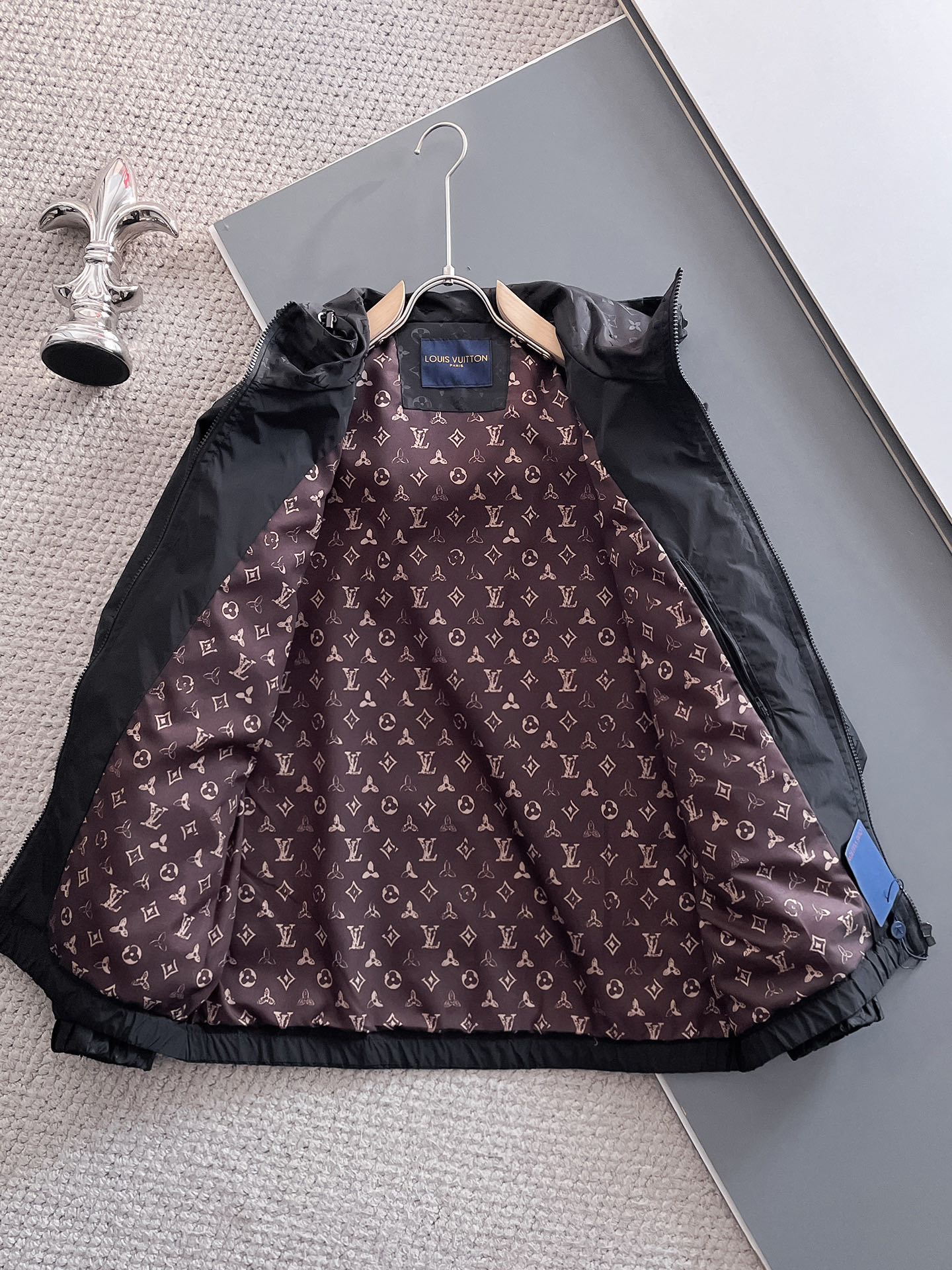 Hoodies & Sweatshirts