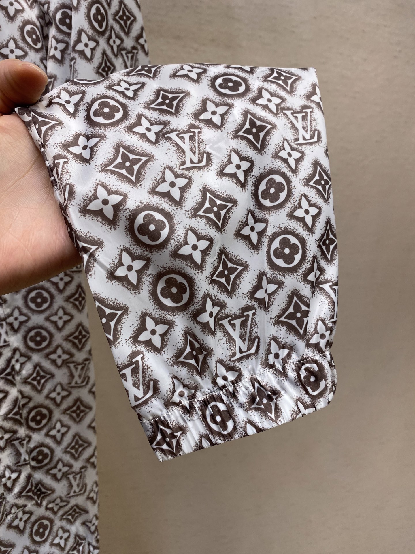 Hoodies & Sweatshirts