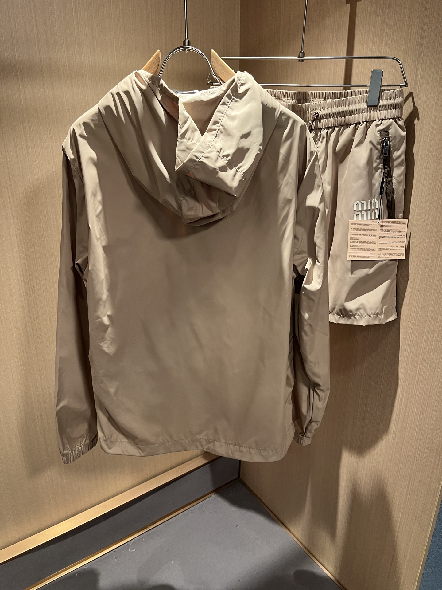 Hoodies & Sweatshirts