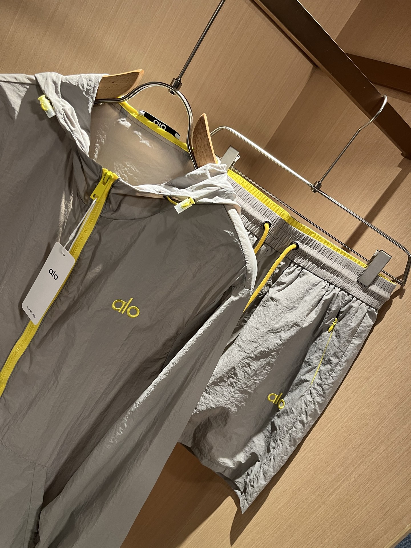 Hoodies & Sweatshirts