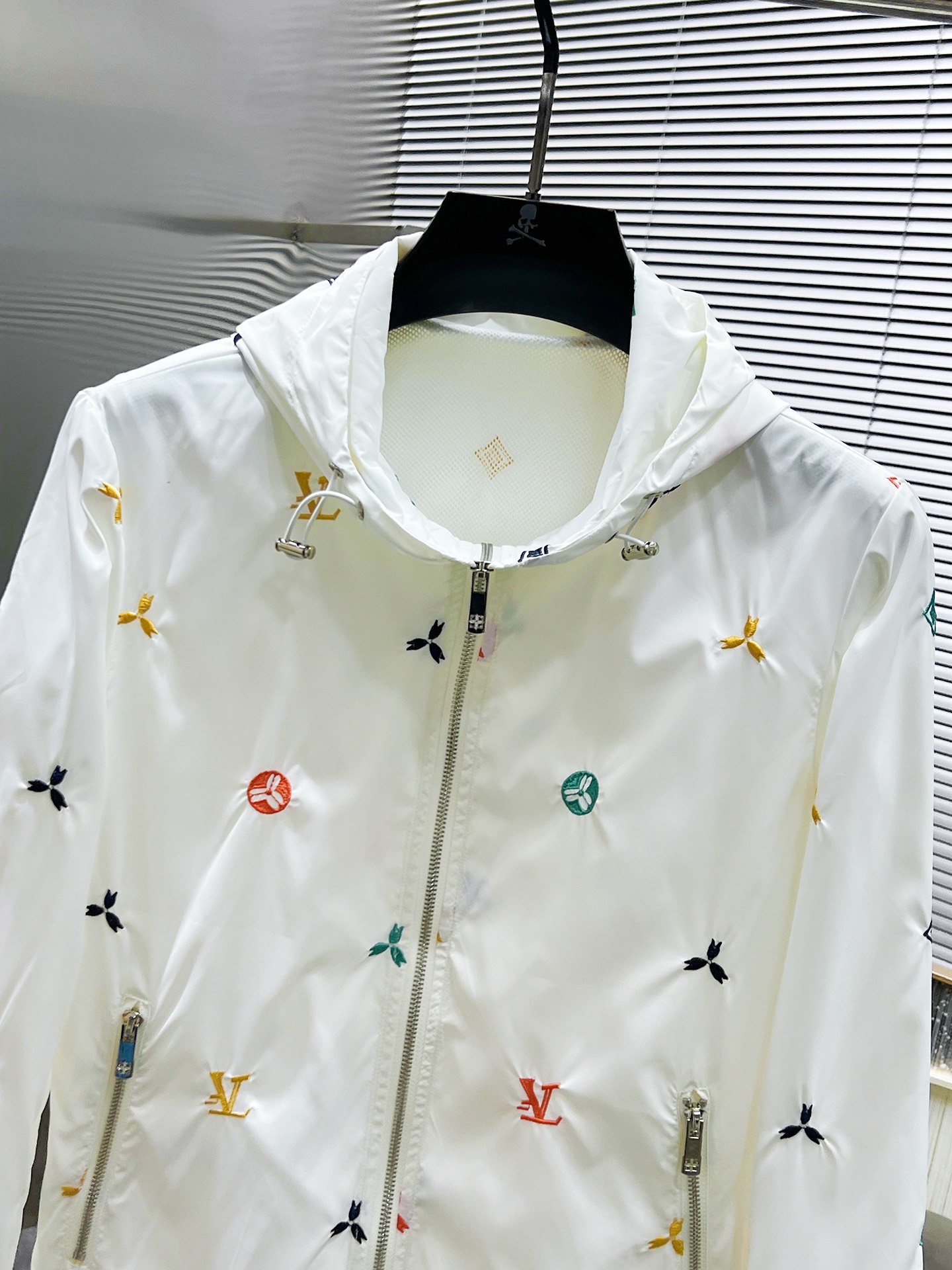 Hoodies & Sweatshirts