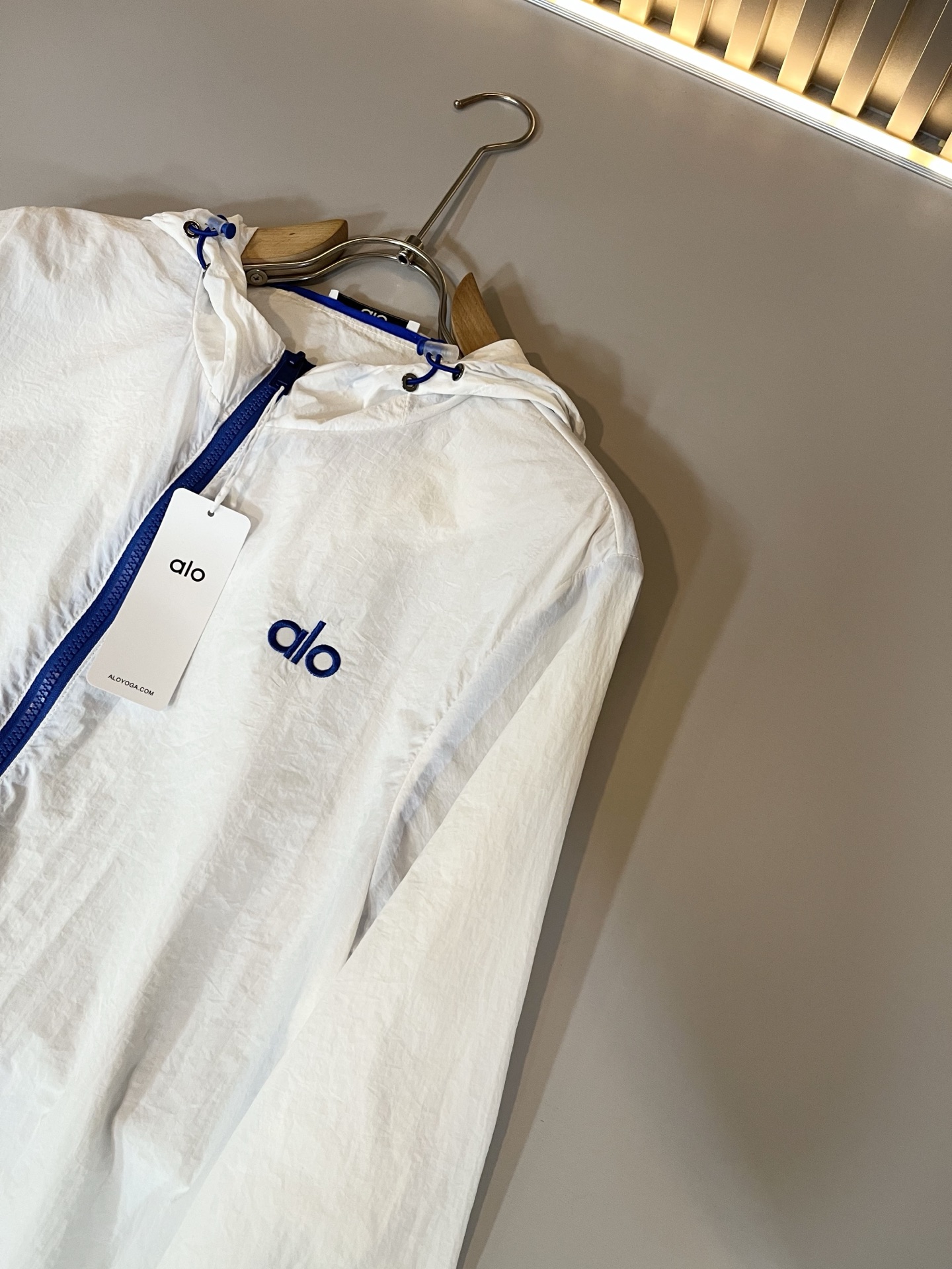 Hoodies & Sweatshirts