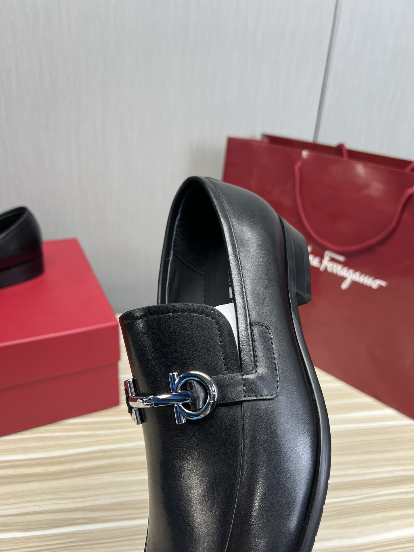 FerragamoSHOES