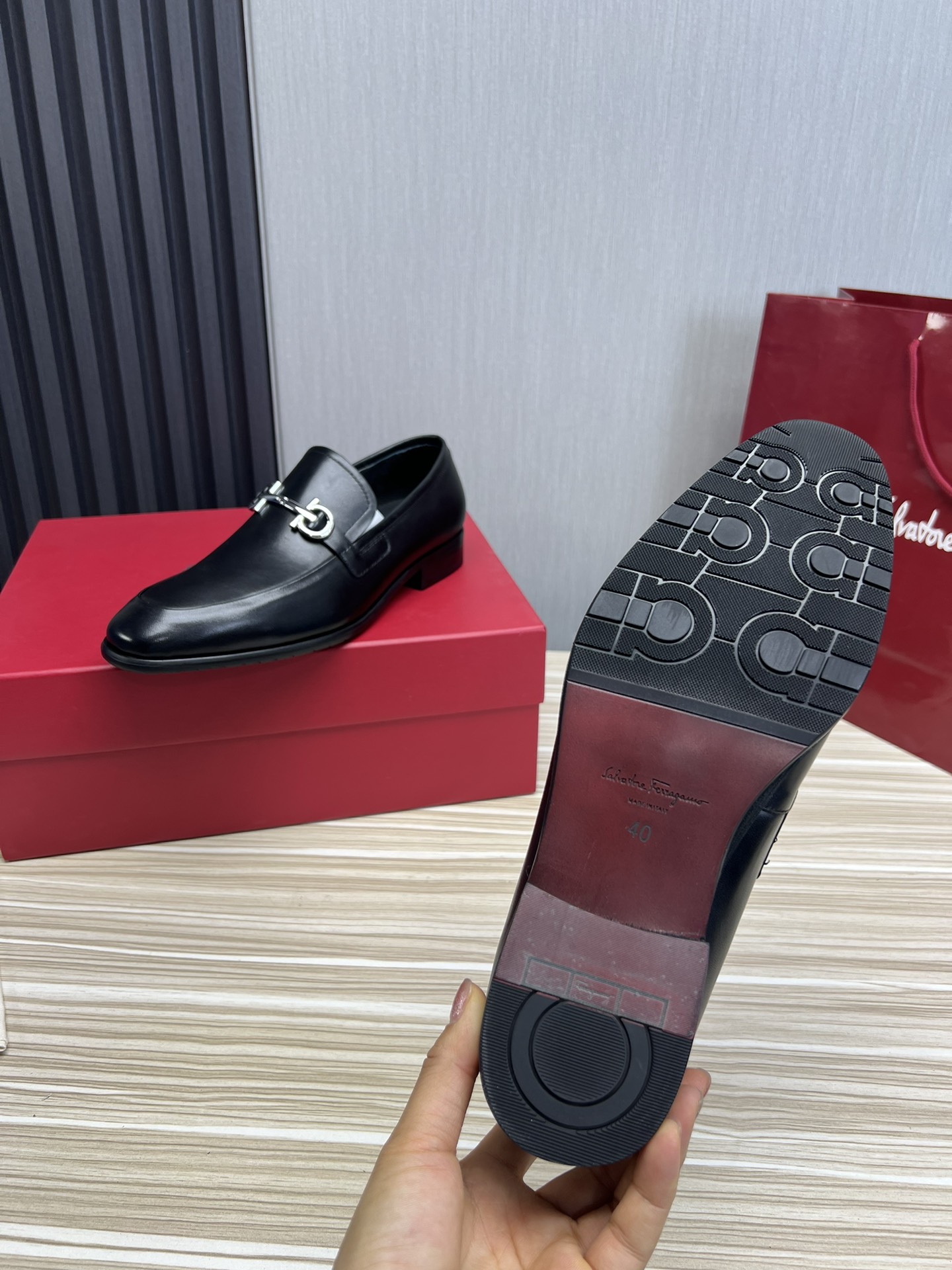 FerragamoSHOES