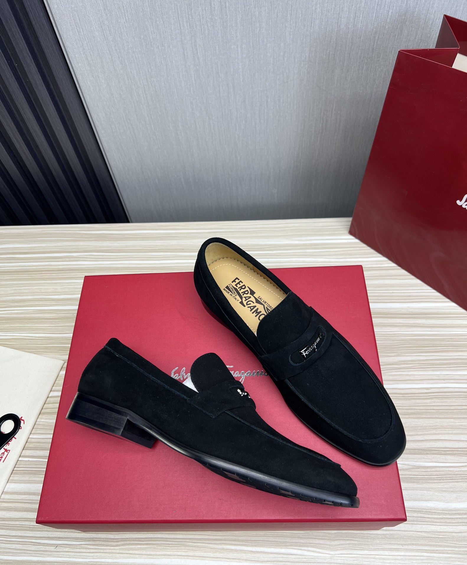 FerragamoSHOES