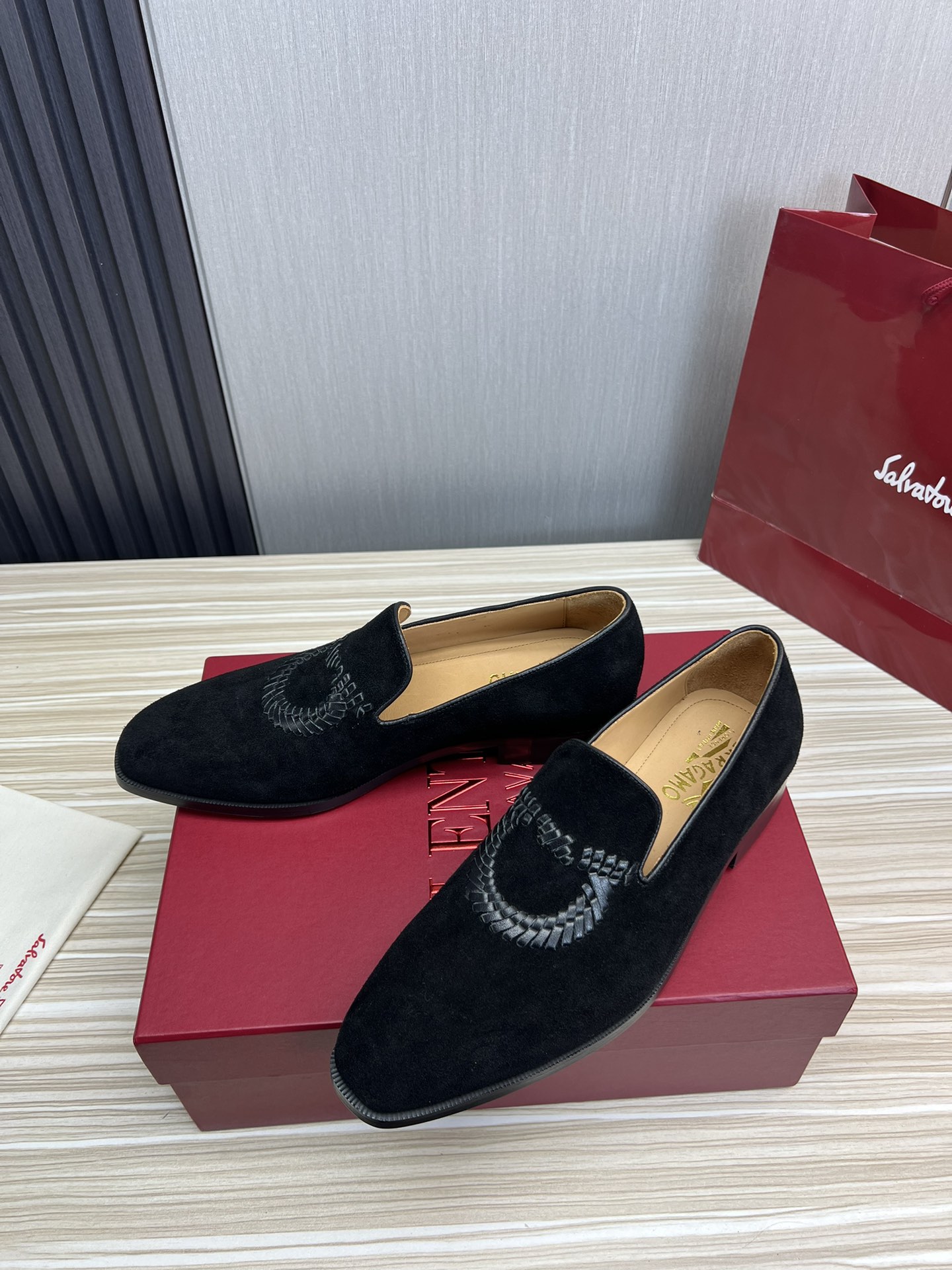 FerragamoSHOES