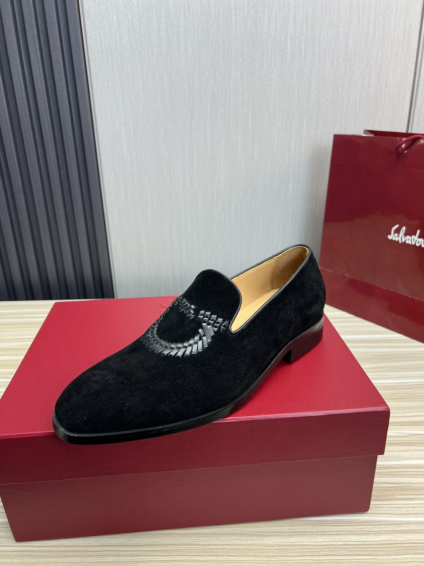 FerragamoSHOES