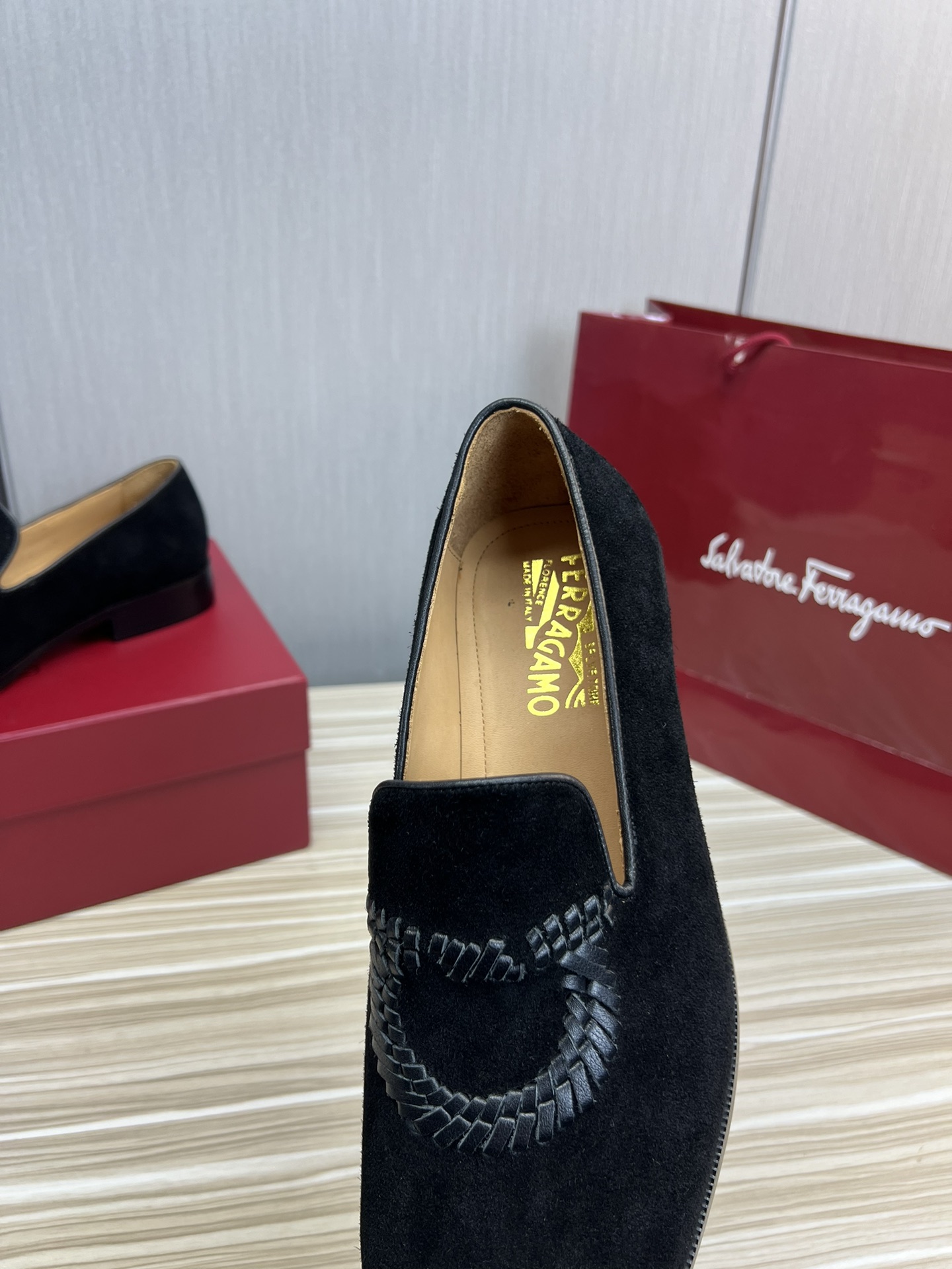 FerragamoSHOES