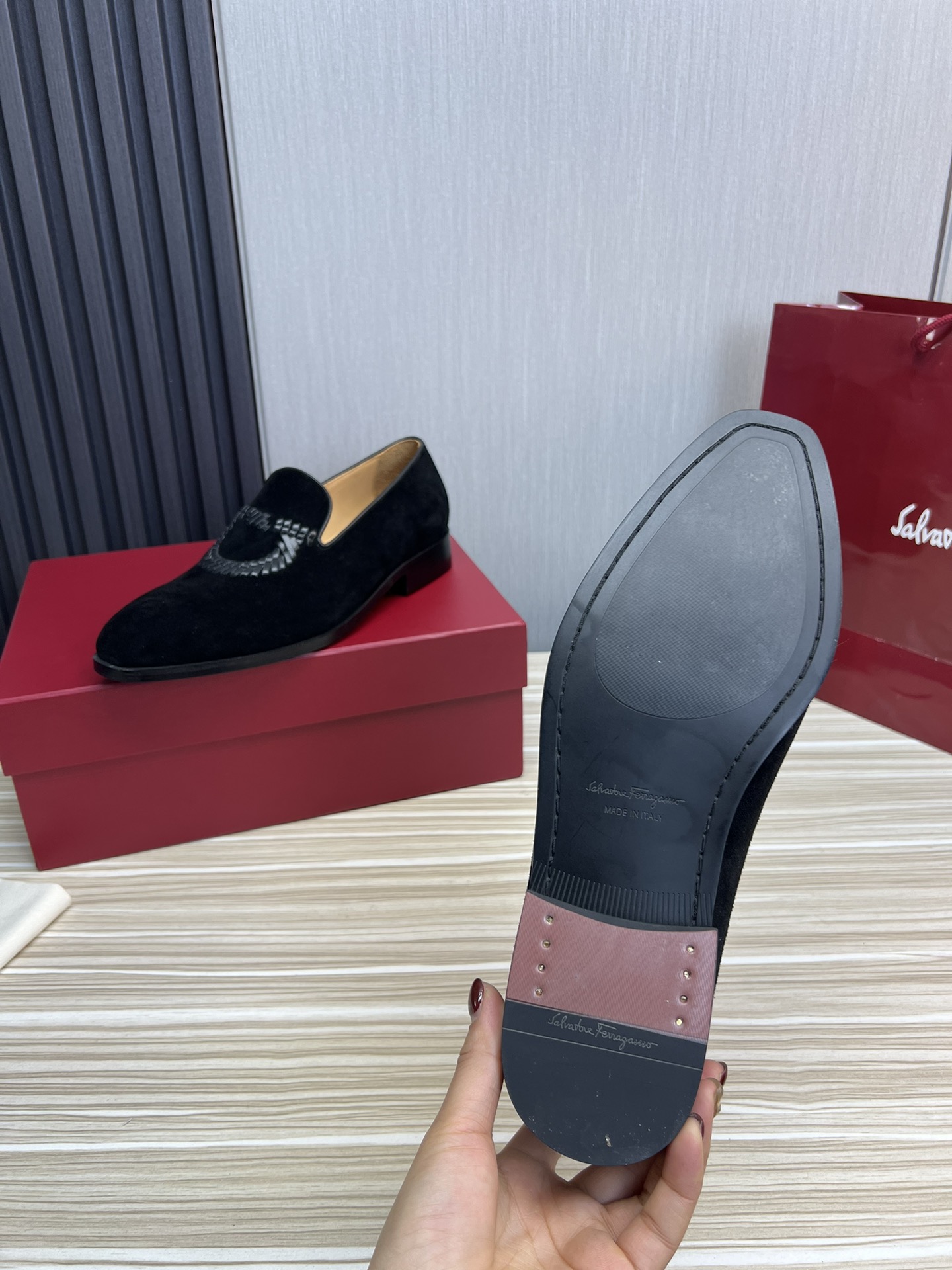 FerragamoSHOES
