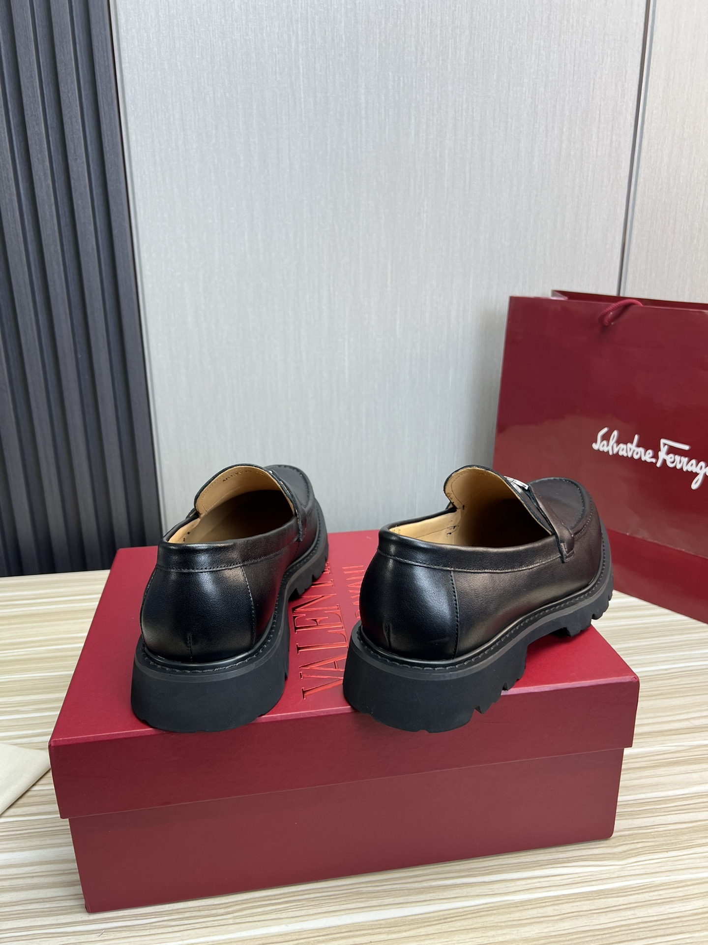 FerragamoSHOES