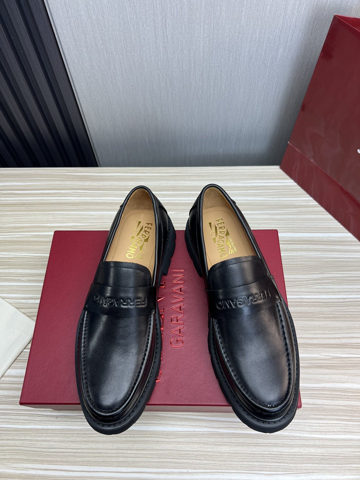 FerragamoSHOES