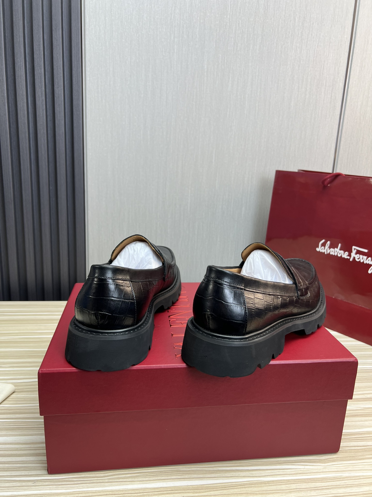 FerragamoSHOES
