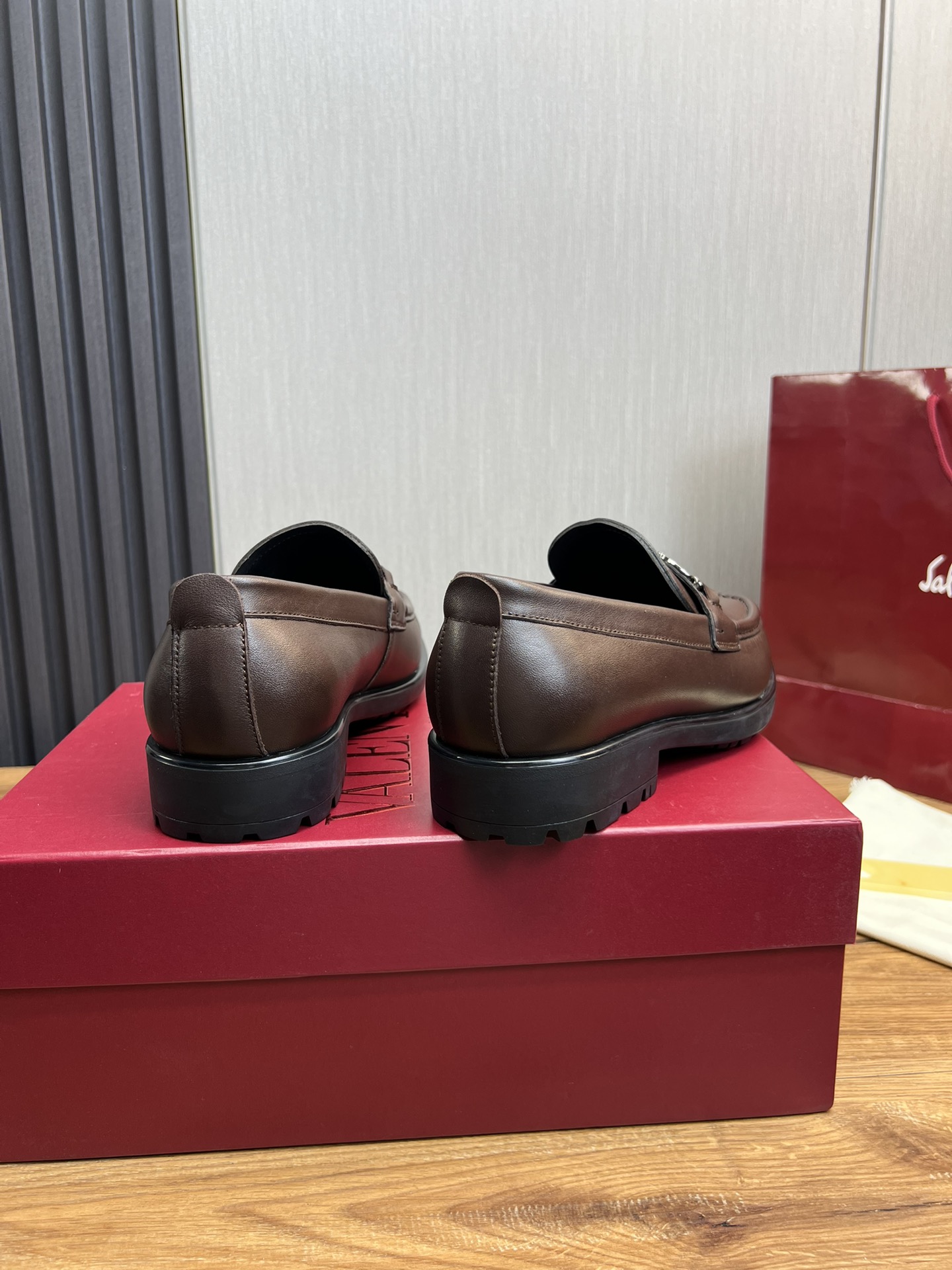 FerragamoSHOES