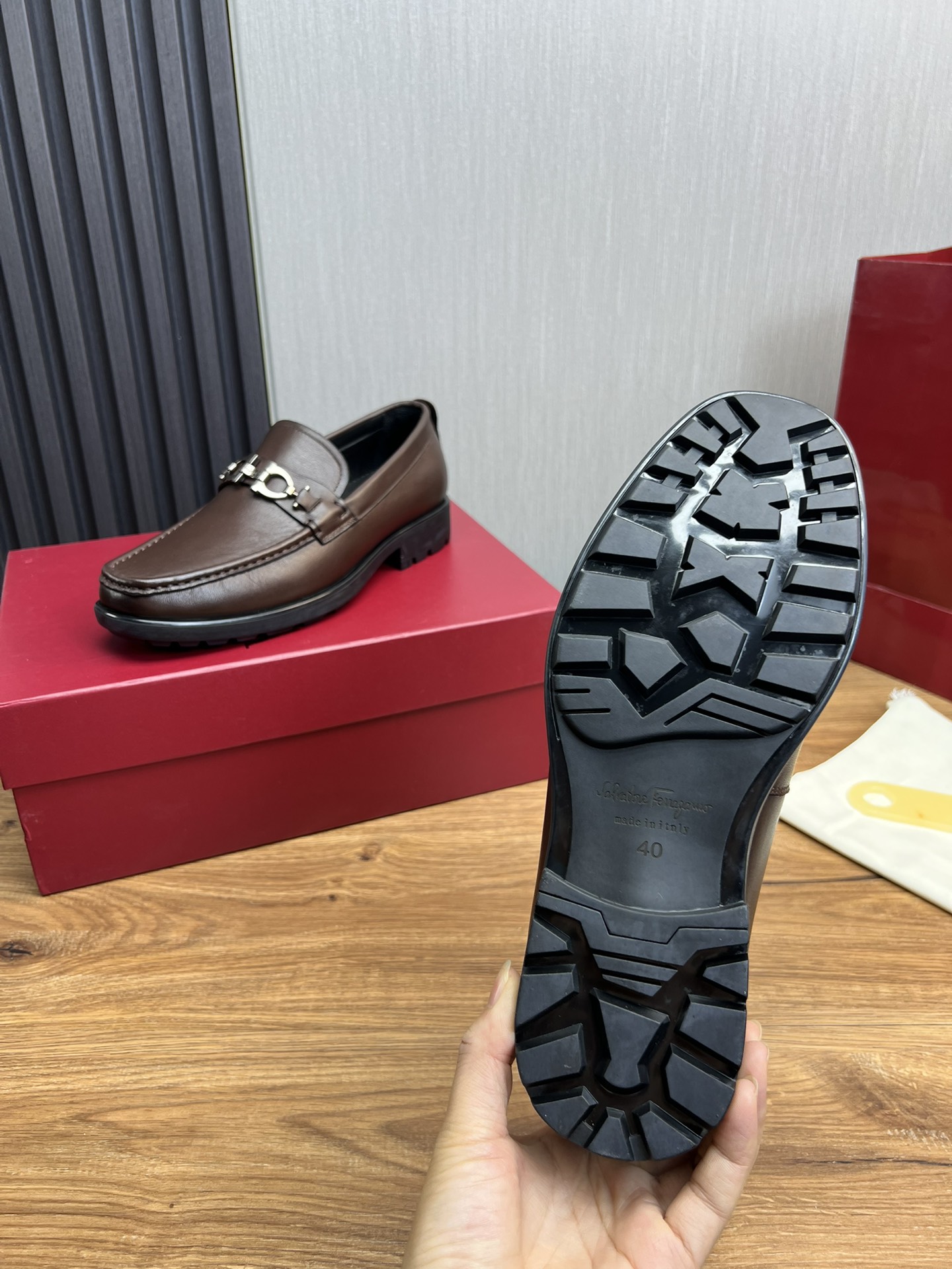 FerragamoSHOES