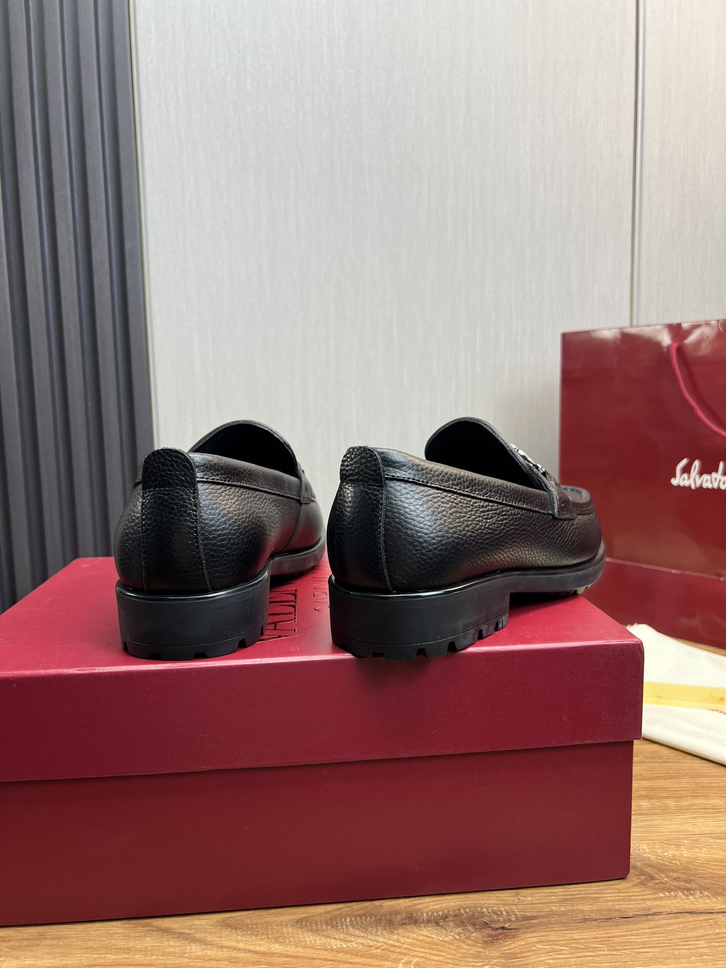 FerragamoSHOES