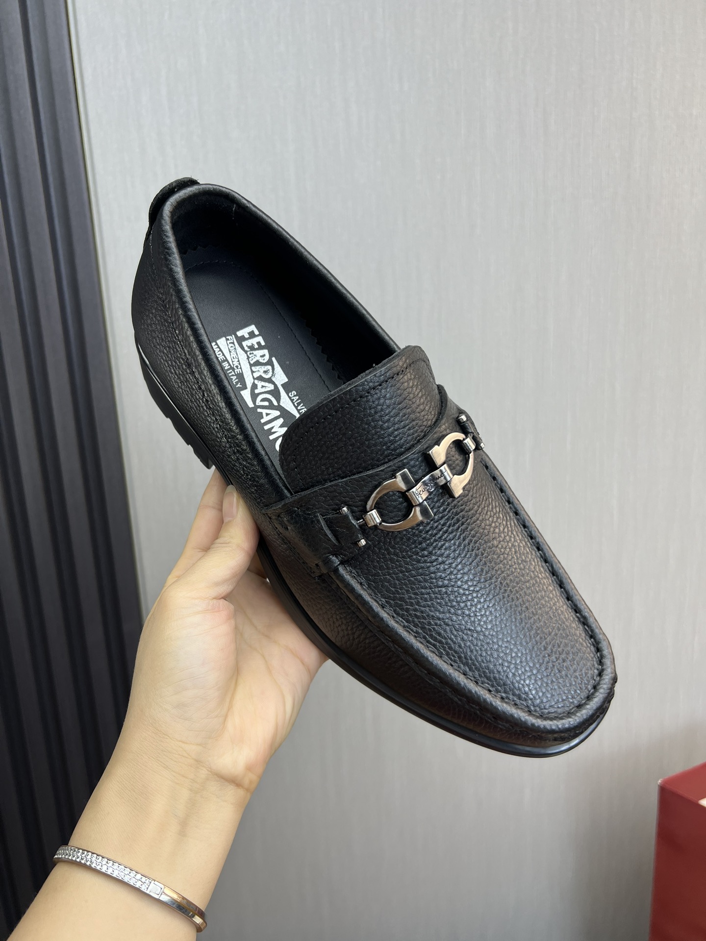 FerragamoSHOES