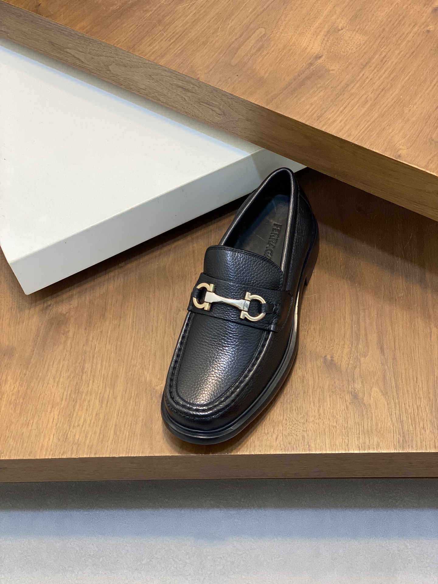 FerragamoSHOES
