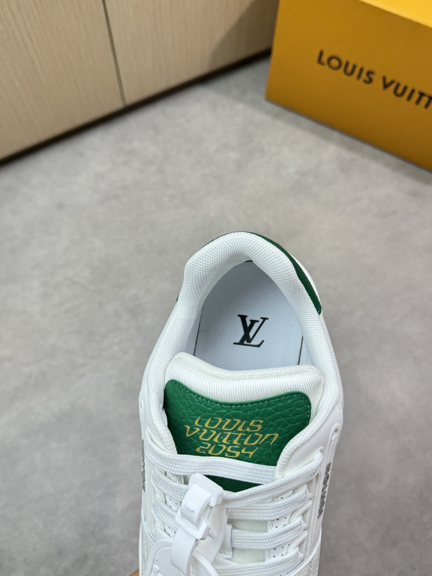 LVShoes