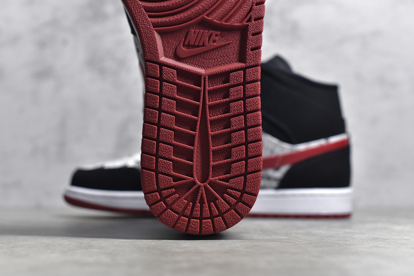AirJordan1MidSHOES