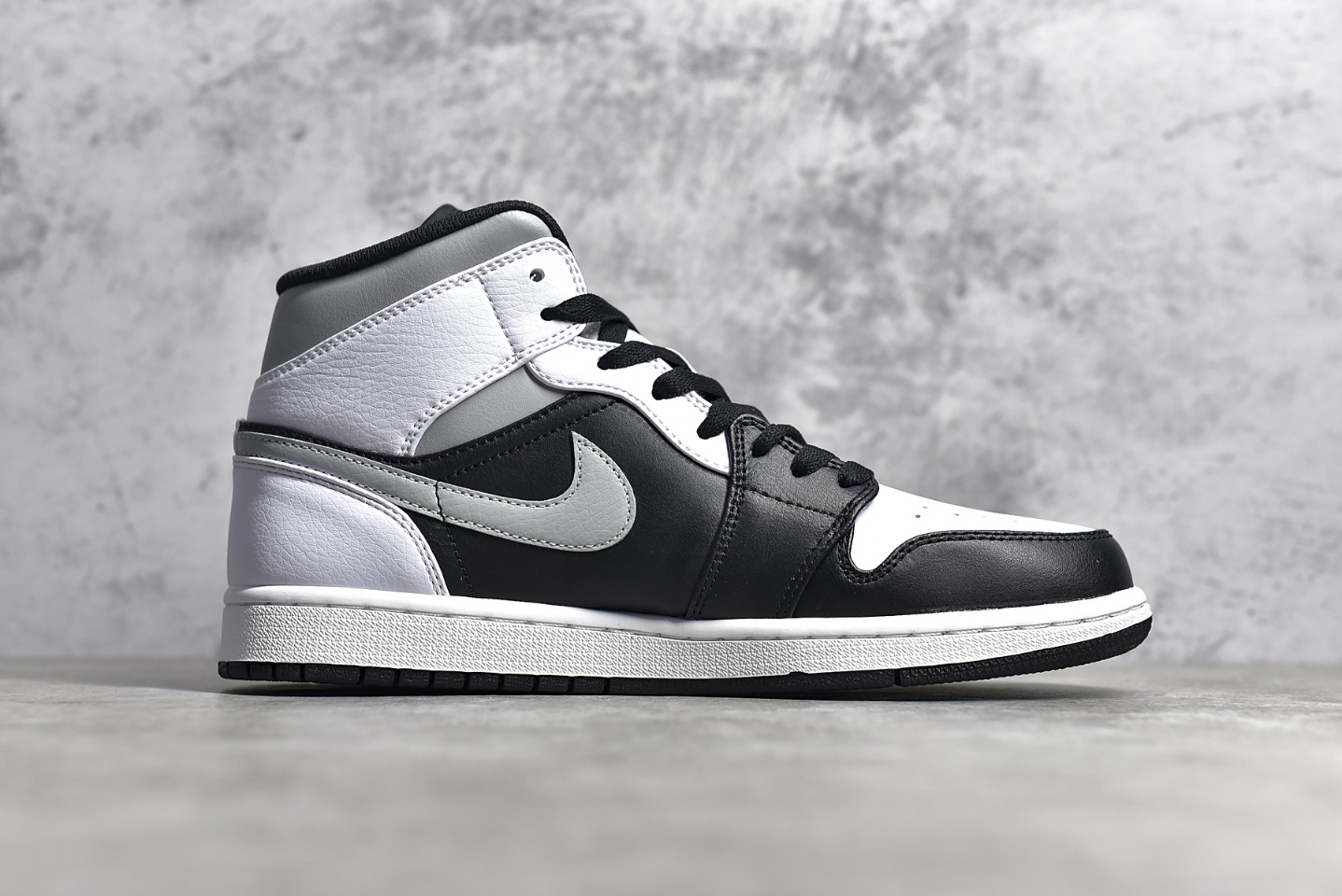 AirJordan1MidSHOES