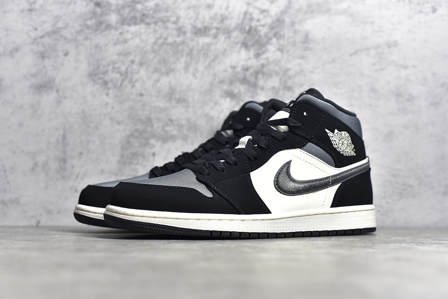 AirJordan1MidSHOES