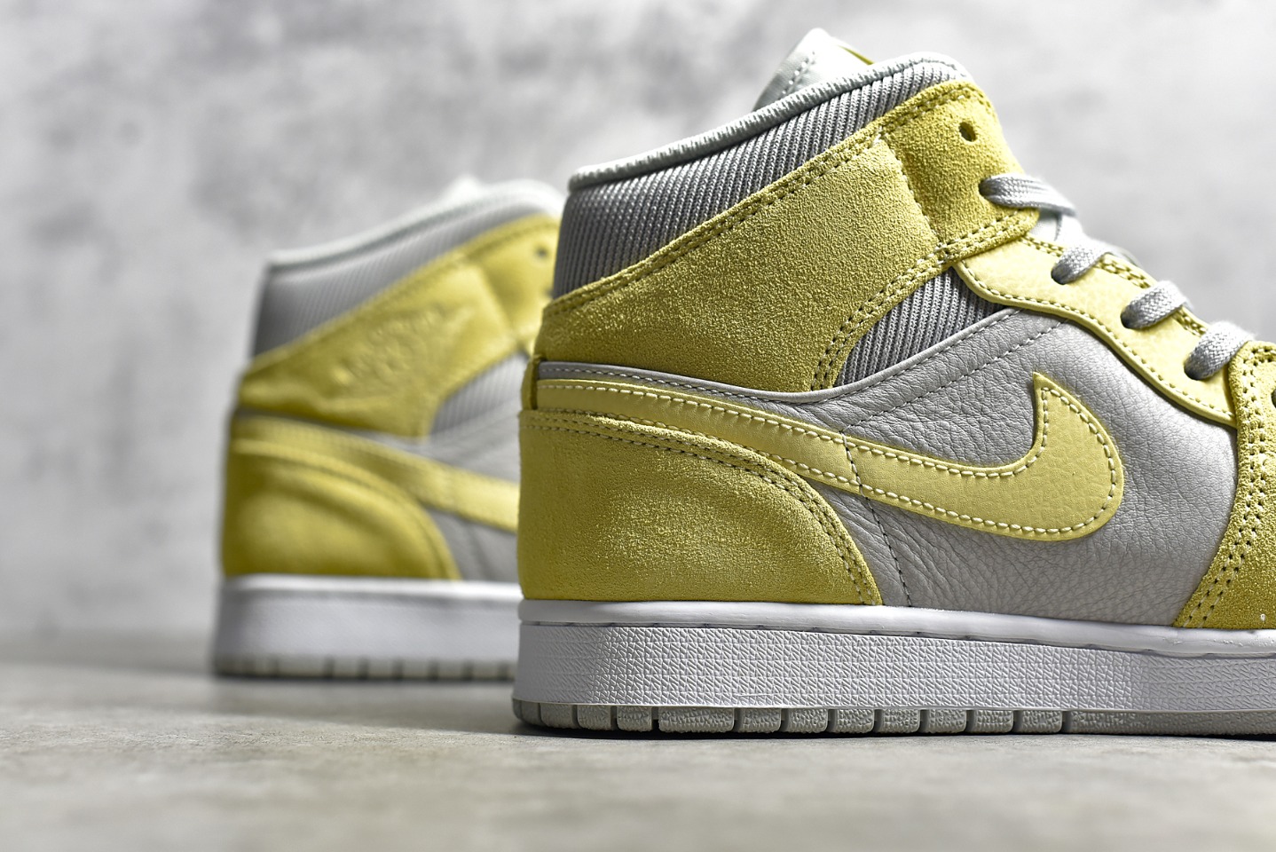 AirJordan1MidSHOES