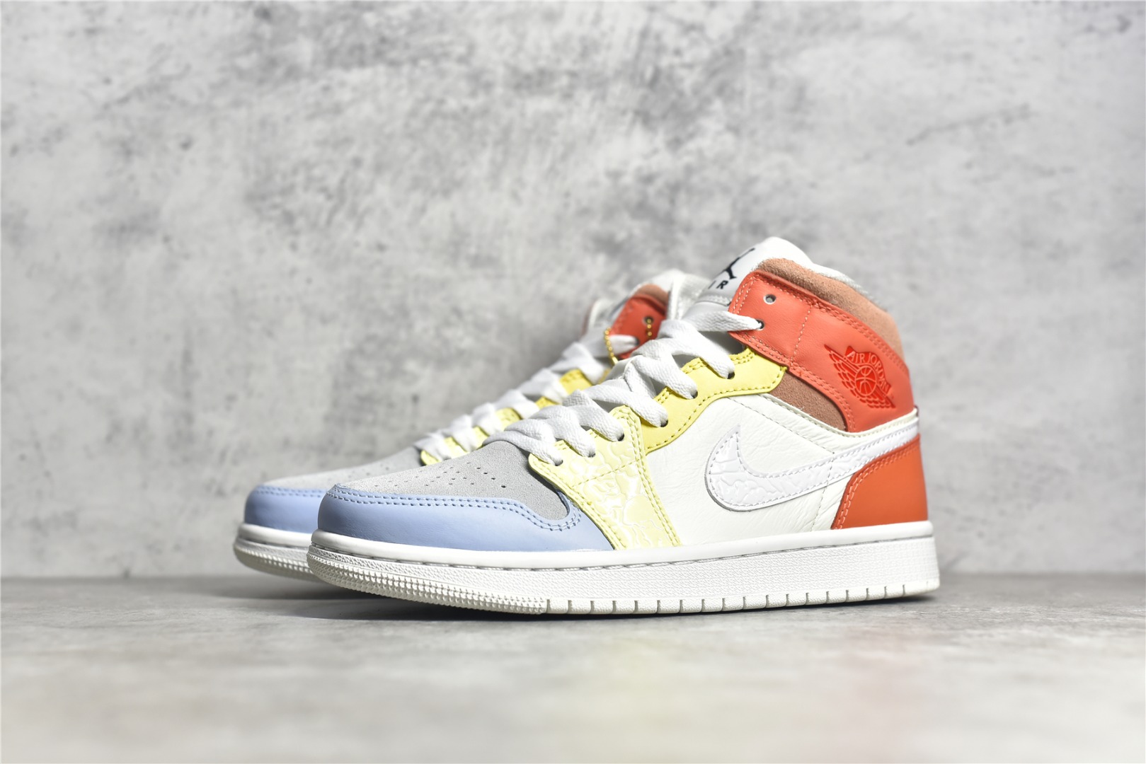 AirJordan1MidSHOES