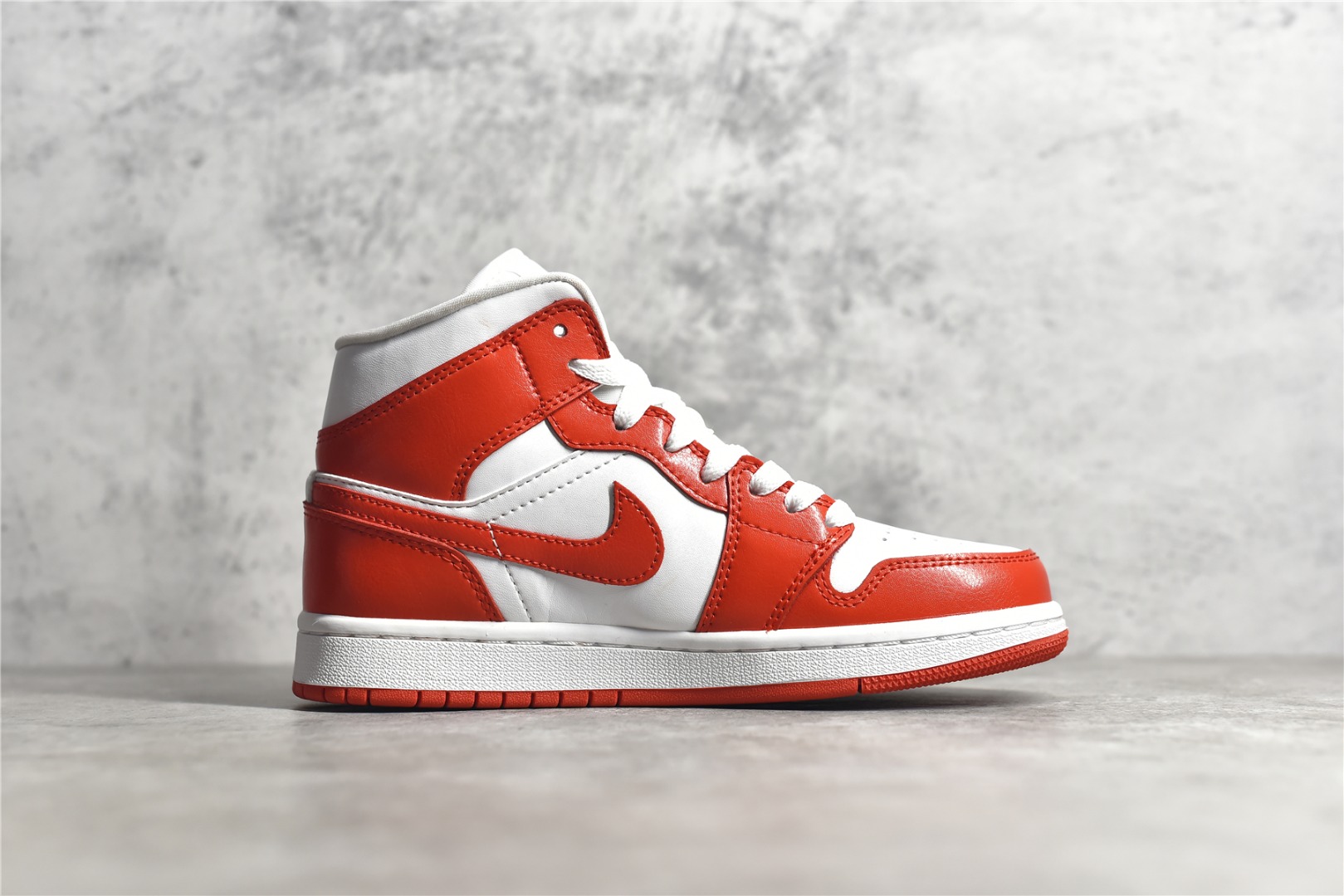 AirJordan1MidSHOES