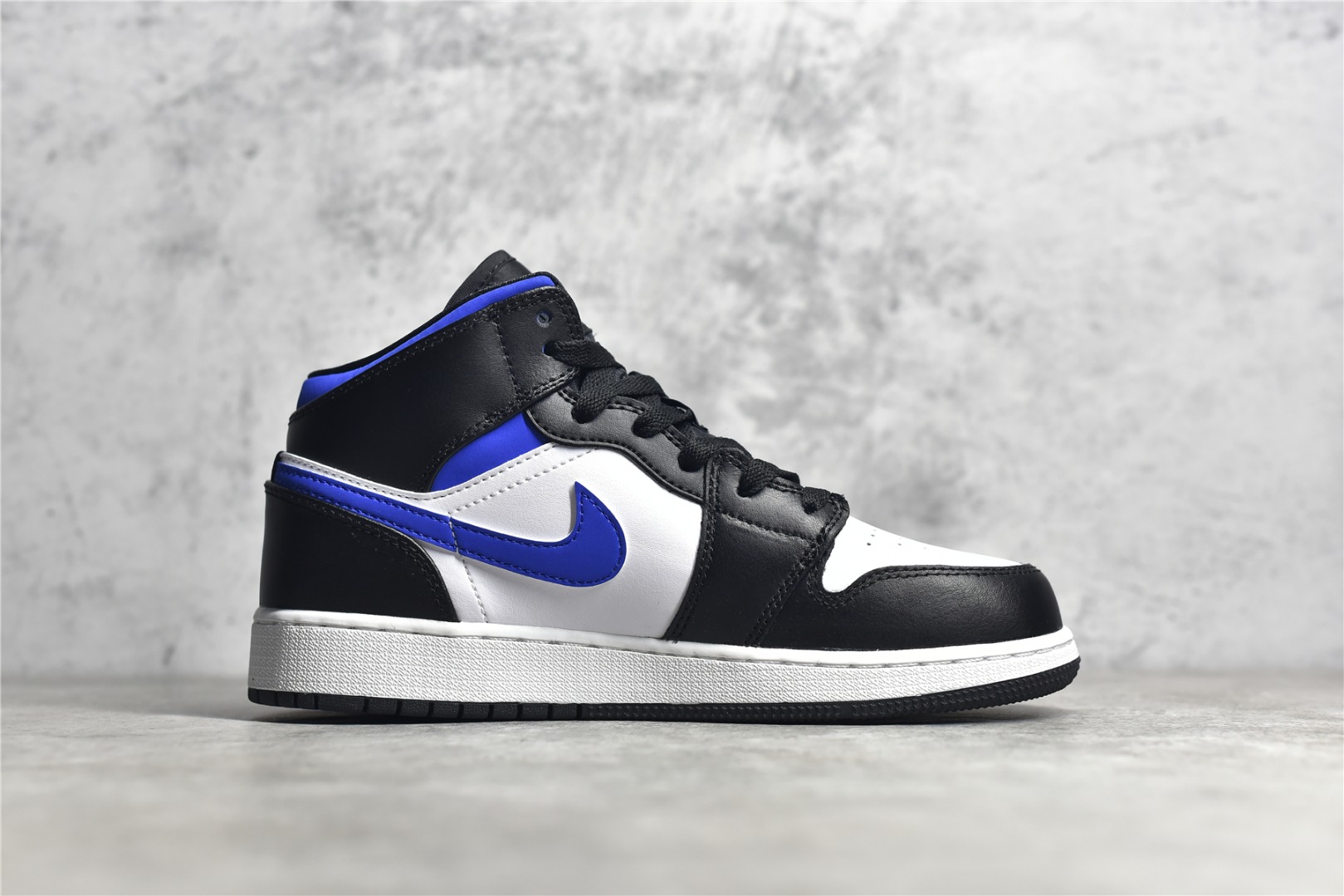 AirJordan1MidSHOES